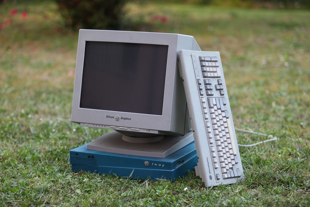 SGI Indy :: Retrocomputing on the green